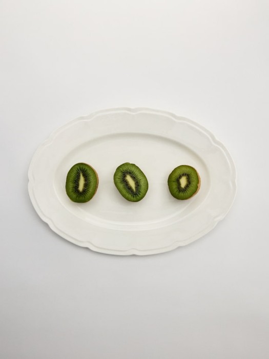 блюдо сервировочное из костяного фарфора от бренда sela вид слева