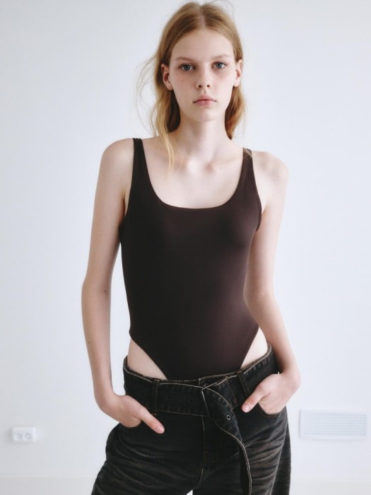 боди-майка из линейки  young из россии вид сбоку