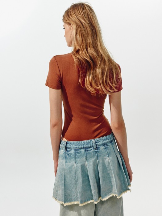 боди с коротким рукавом из линейки  young по цене 1999 руб вид справа