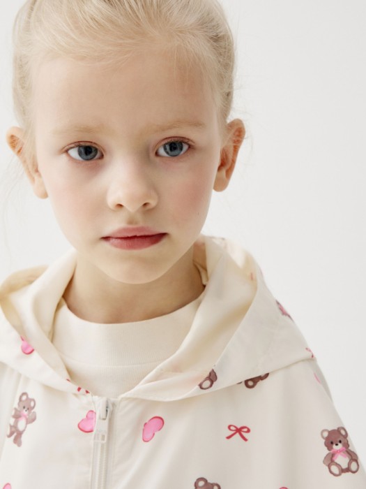 бомбер с капюшоном для девочек по цене 2899 руб вид справа