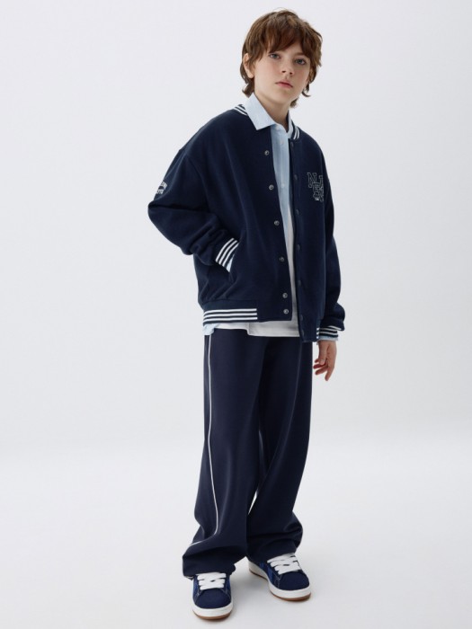 бомбер в стиле преппи детский от бренда sela вид слева