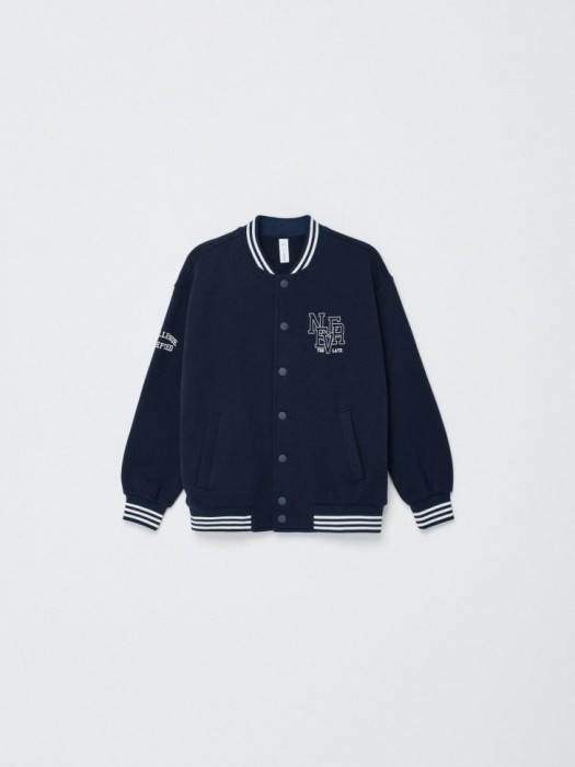 бомбер в стиле преппи детский по цене 1999 руб вид справа