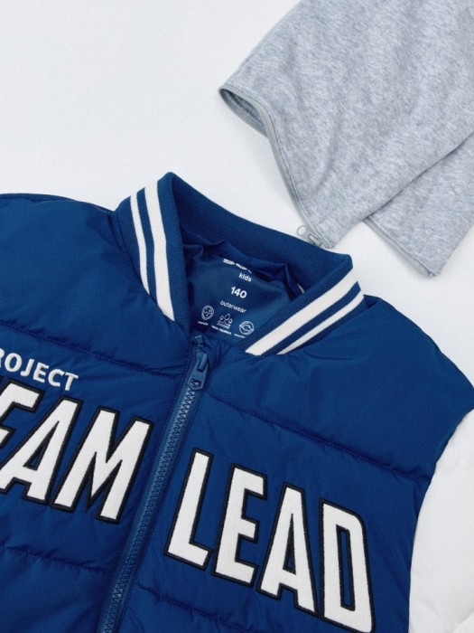 бомбер в стиле преппи с капюшоном детский по цене 1999 руб вид справа