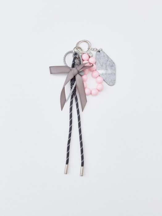 брелок с подвесками от бренда sela вид слева