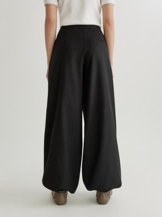 брюки-аладдины из костюмной ткани по цене 4999 руб вид справа