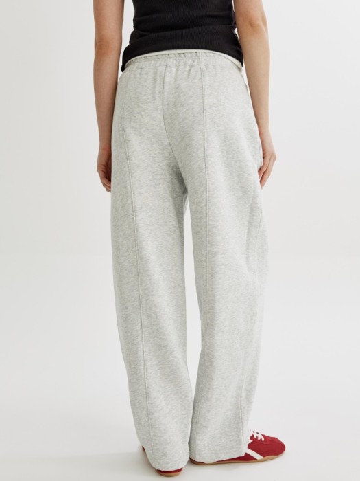 брюки бананы со стрелками из футера по цене 3599 руб вид справа