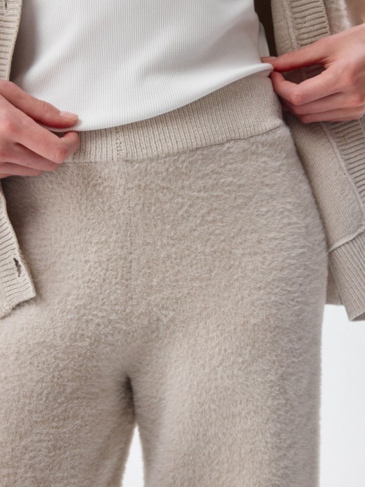 брюки из пушистого трикотажа по цене 1999 руб вид справа