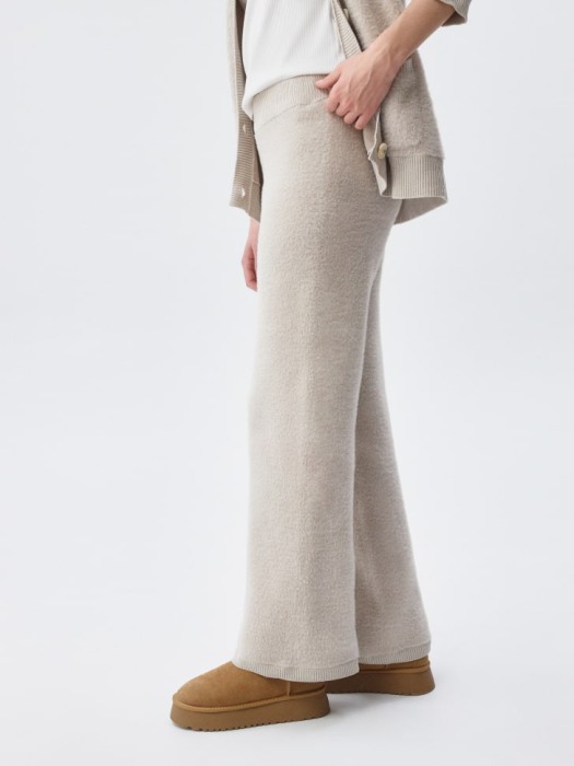 брюки из пушистого трикотажа из россии вид сбоку