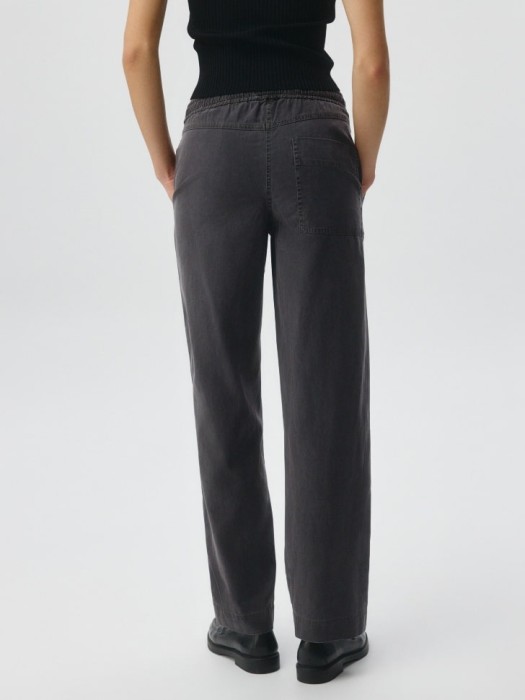 брюки из смесового тенселя по цене 1399 руб вид справа