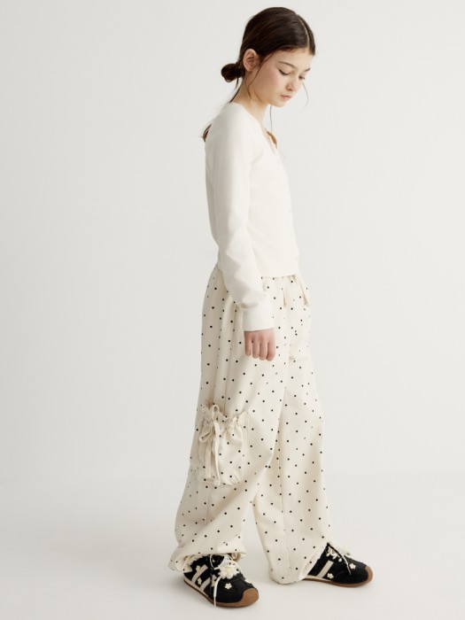 брюки карго в горошек для девочек от бренда sela вид слева