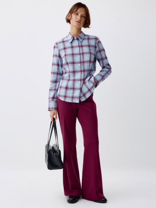 брюки клеш из костюмной ткани от бренда sela вид слева