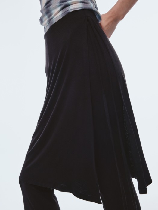 брюки клеш с баской из линейки  young от бренда sela вид слева