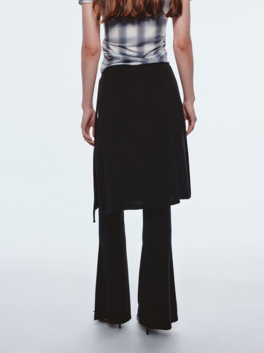 брюки клеш с баской из линейки  young из россии вид сбоку