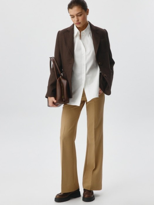 брюки клеш со стрелками от бренда sela вид слева