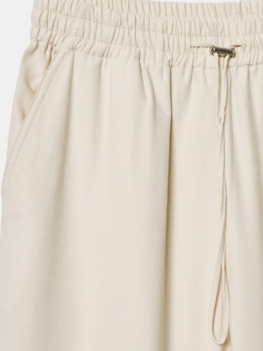 брюки прямые из смесовой вискозы от бренда sela вид слева