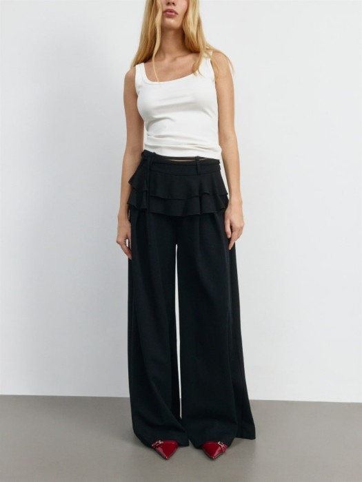 Товар черного цвета с внутренней стороны