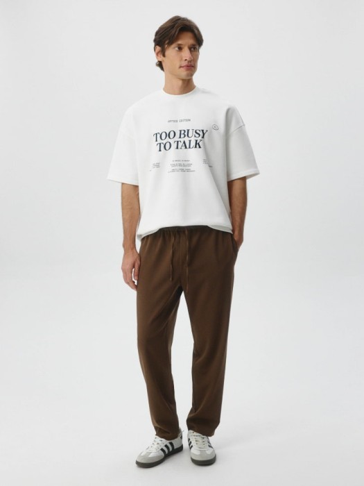 брюки slim fit со средней посадкой от бренда sela вид слева