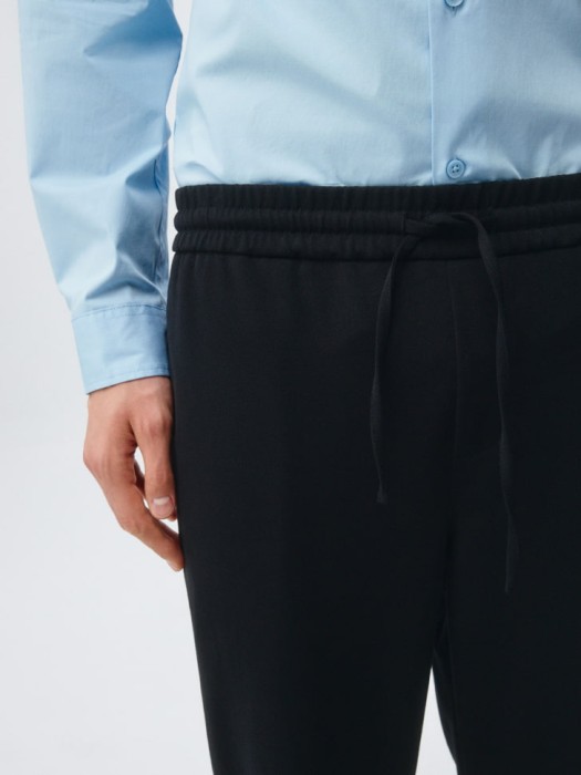 брюки slim fit со средней посадкой по цене 1299 руб вид справа