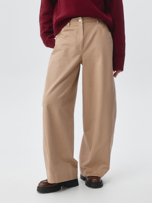 брюки слоучи из хлопка от бренда sela вид слева