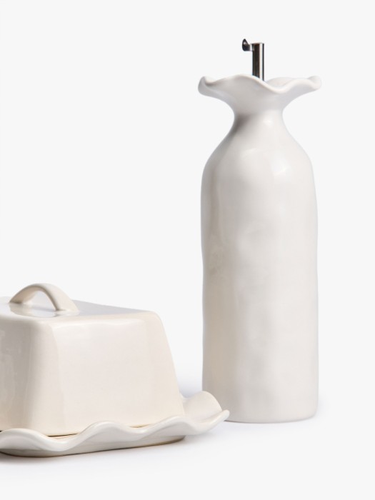 бутылка для масла из каменной керамики от бренда sela вид слева