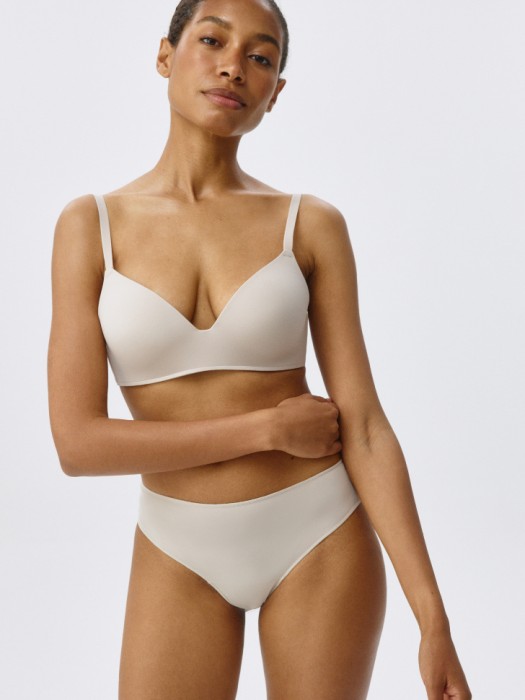 бюстгальтер без косточек от бренда sela вид слева