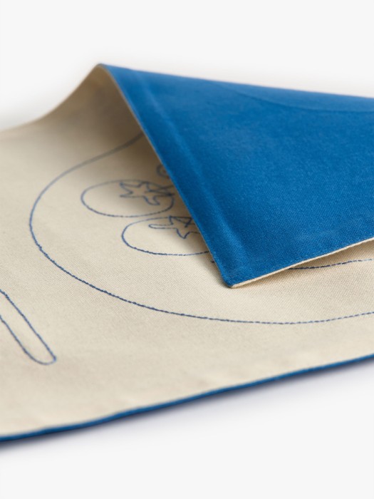 cалфетка сервировочная из хлопка с вышивкой от бренда sela вид слева