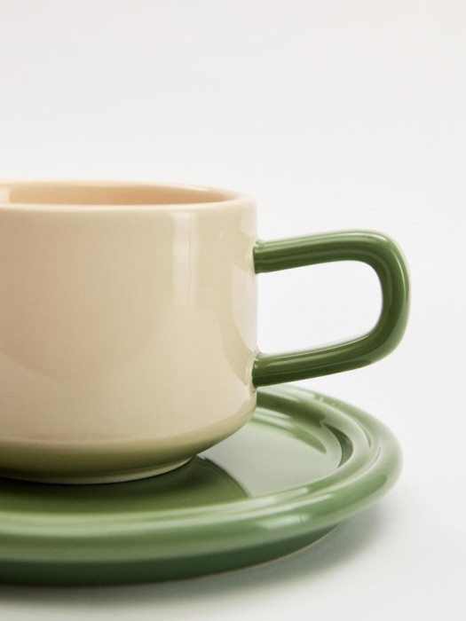 чайная пара из фарфора от бренда sela вид слева