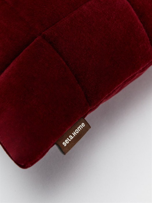 чехол для декоративной подушки из 100% льна от бренда sela вид слева