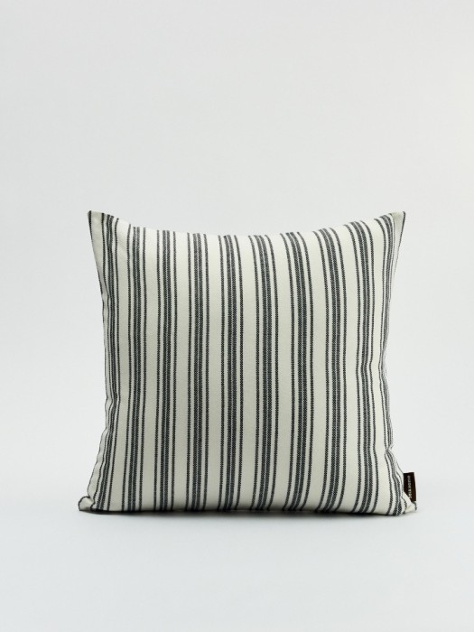 чехол для декоративной подушки в полоску по цене 699 руб вид справа