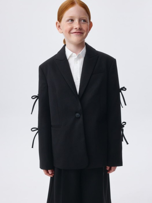 черный жакет с бантиками для девочек от бренда sela вид слева