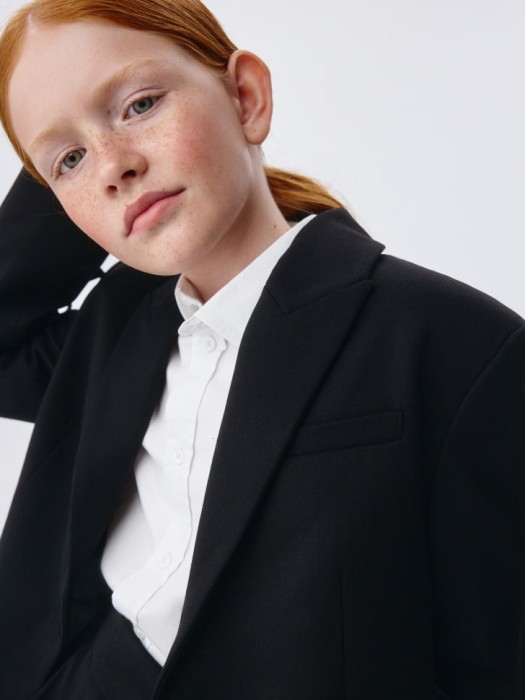 Товар черного цвета с внутренней стороны