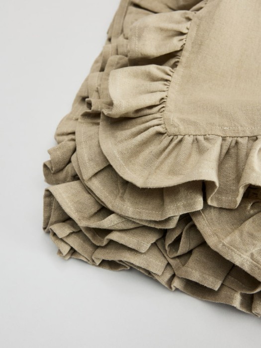 cкатерть из хлопка и льна с оборками от бренда sela вид слева