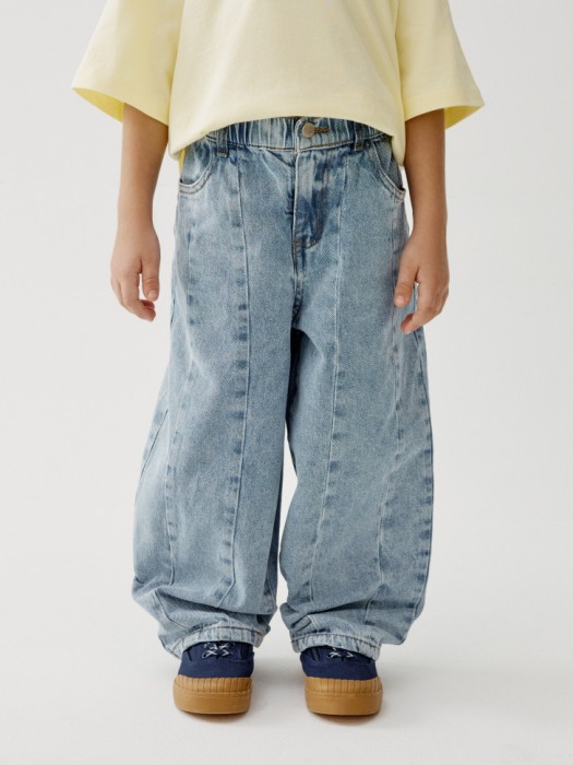 цветные джинсы o-силуэта для мальчиков от бренда sela вид слева