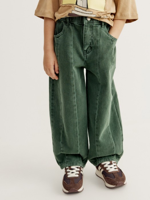 цветные джинсы o-силуэта для мальчиков от бренда sela вид слева