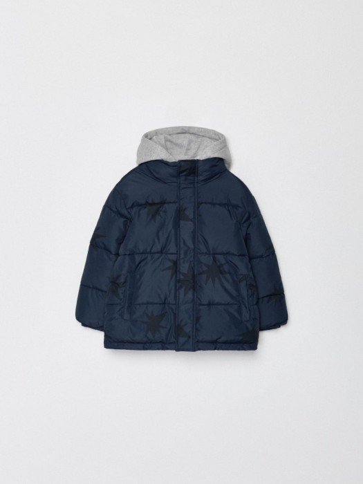 демисезонная куртка с трикотажным капюшоном для мальчиков из россии вид сбоку