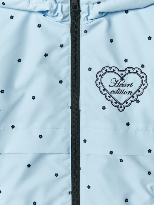 демисезонная куртка с вышивкой для девочек от бренда sela вид слева