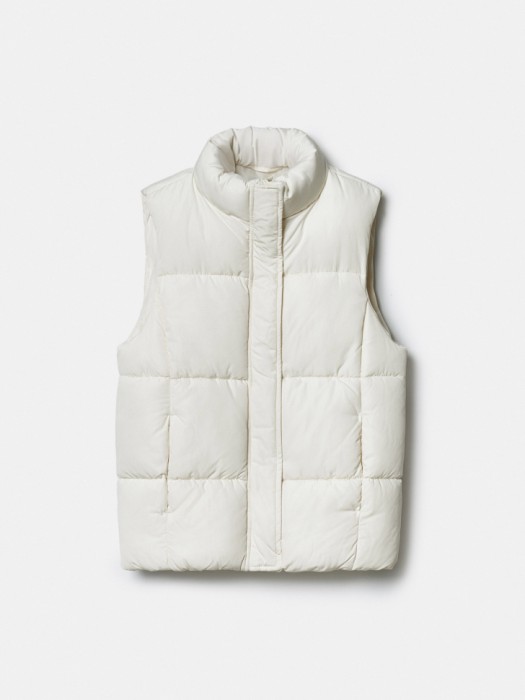 демисезонный стеганый жилет для девочек по цене 2699 руб вид справа