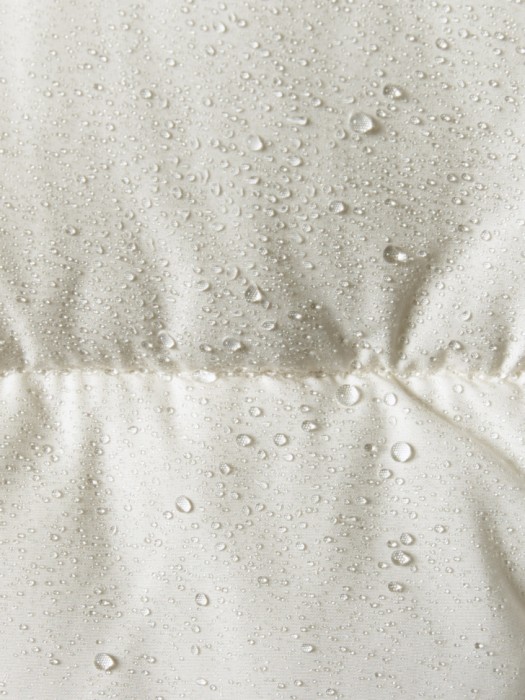 демисезонный стеганый жилет для девочек из синтепона спереди