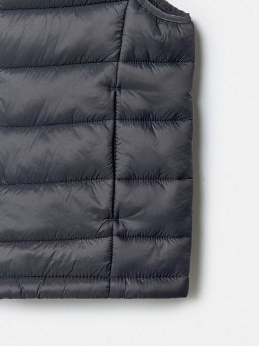 демисезонный стеганый жилет для девочек из россии вид сбоку