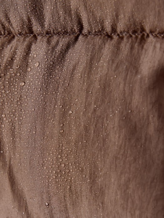 демисезонный стеганый жилет для девочек из пуха спереди