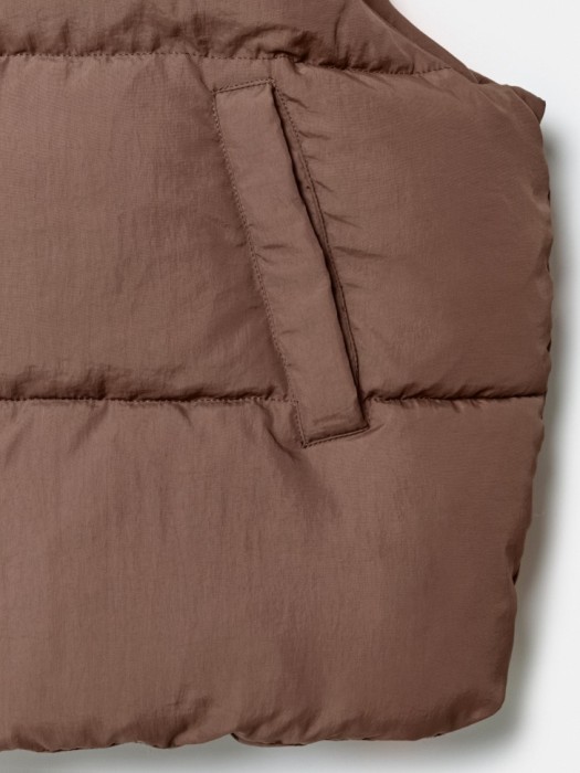 демисезонный стеганый жилет для девочек универсального стиля с лицевой стороны