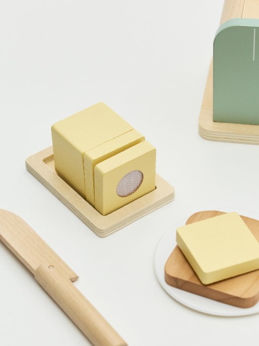 деревянный игрушечный набор «тостер» для детей от бренда sela вид слева