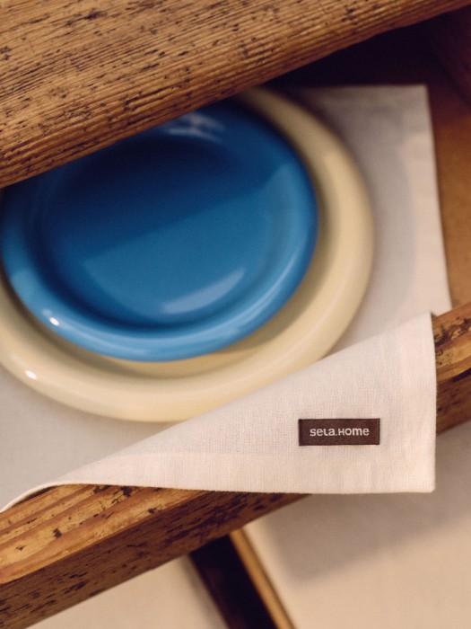 десертная тарелка из фарфора от бренда sela вид слева