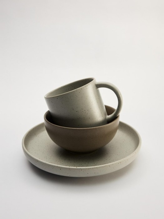 десертная тарелка из керамики из россии вид сбоку