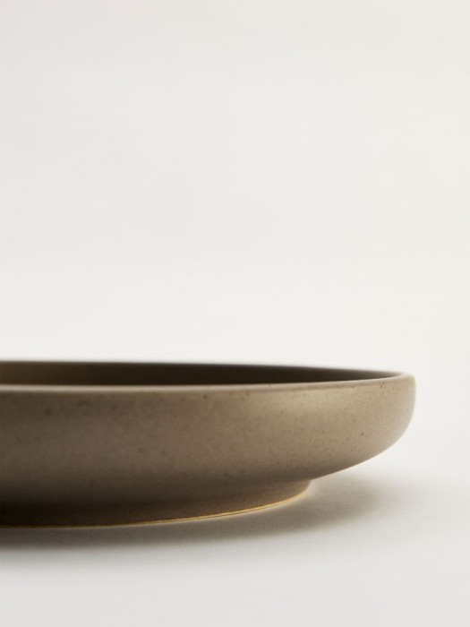 десертная тарелка из керамики из россии вид сбоку