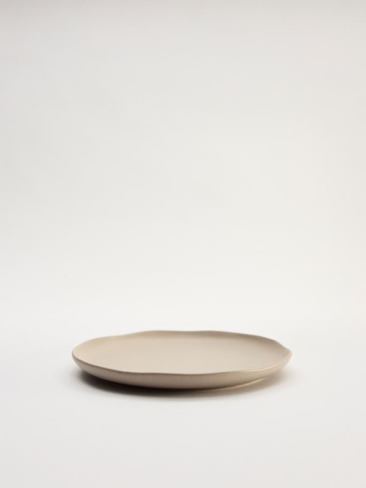 десертная тарелка из керамики от бренда sela вид слева