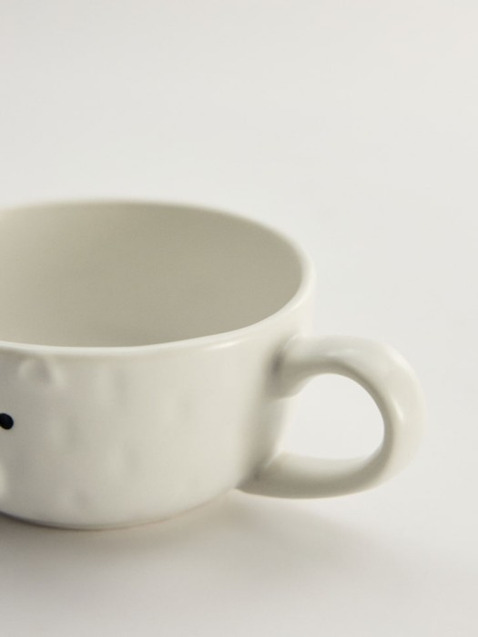 детская кружка из фарфора от бренда sela вид слева