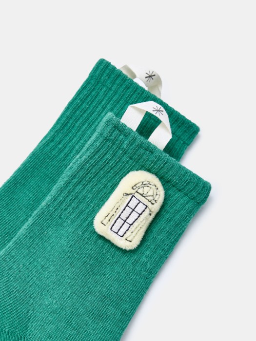 длинные носки с декором детские из коллекции art people от бренда sela вид слева