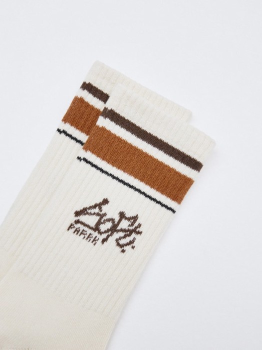 длинные носки с принтом для мальчиков от бренда sela вид слева