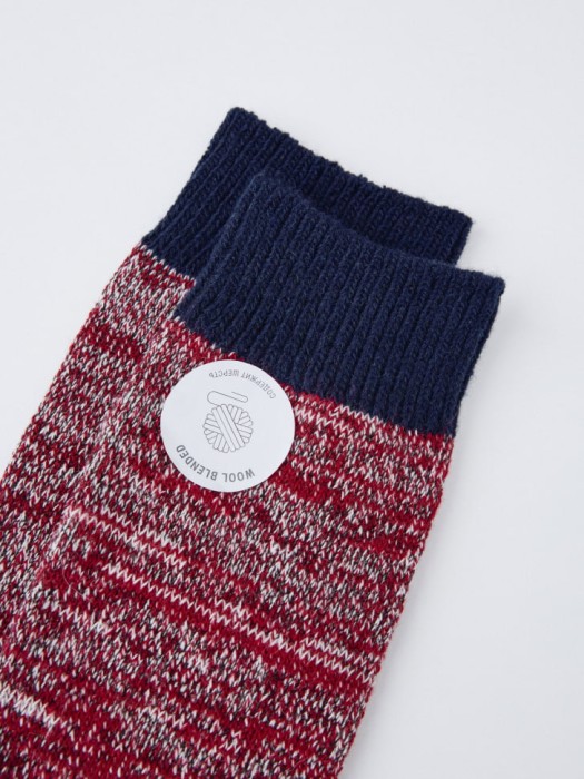 длинные вязаные носки из смесовой шерсти от бренда sela вид слева